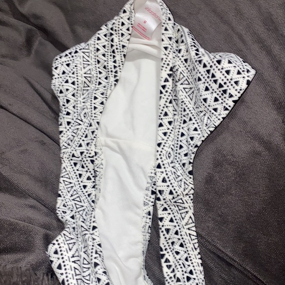 🌵Adorable NWT 2 piece bikini! - Picture 6 of 8